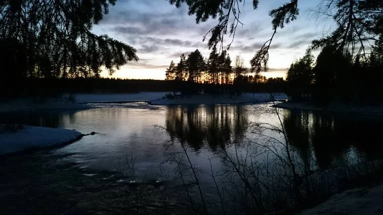 Dagens väder. Enligt SMHI blir det uppehåll till kvällen och det finns chans till sol i vissa delar av länet.