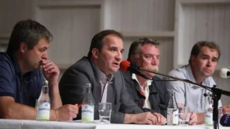 <7GT_Bildrubrik>POPULÄR. </7GT_Bildrubrik>Stefan Löfven har besökt Gotland vid några tillffällen i samband med diskussioner kring kalkindustrin. Här med, från vänster, Tony Johansson, Nordkalk, Jimmy Wallin, Cementa och Mikael Nilsson, lokal  ombudsman.foto: bengan zettergren/arkiv
