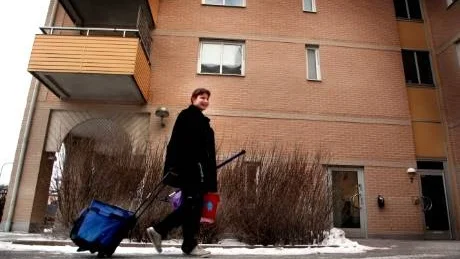 Omväxling. Monica Olsson hinner med 12-15 uppdrag i veckan. Särskilt populärt är det att få städat på torsdagar eller fredagar, så att det är fint till helgen.