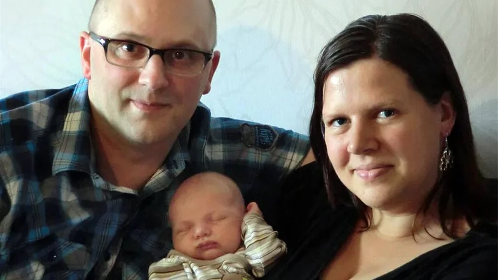 Elin Igelström och Mattias Svensson, Sollentuna, fick den 18/5 sonen Oskar. Vikt 3 440 g, längd 51 cm. Mattias är bördig från Linköping.