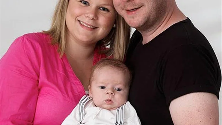 Sanna Gustavsson och Per Widarsson, Vadstena, fick den 7/4 sonen Wilmer Widarsson. Längd 49 cm, vikt 3 490 g. Foto: Studio Liverpool & Dacke