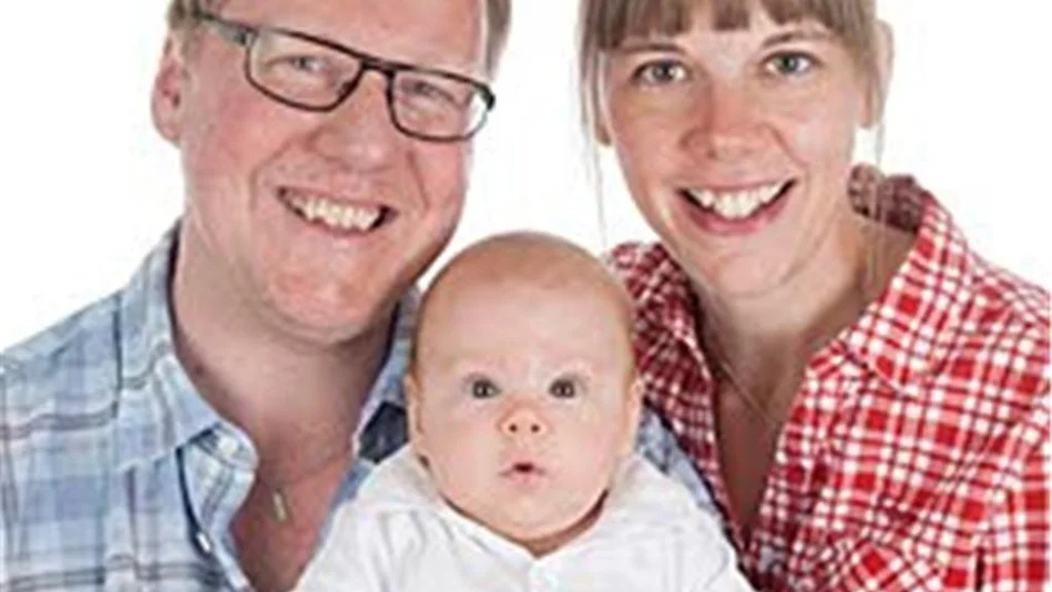 Karin och Tomas Annerholm, Roshagsvägen, Linköping, fick den 11/3 en son som heter Simon. Vikt 3 430 g, längd 50 cm.