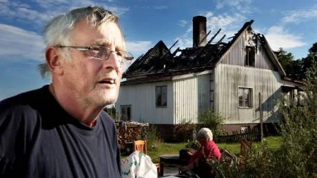 Ödelagt. Branden tog deras hem och nu hoppas Holger och Birgitta Holmqvist att slippa bo i husvagn när hösten kryper närmare.