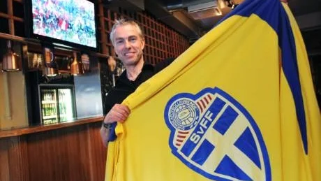 storstilat. Patrik Ringqvist på Bistro Borgen med en tröja lagom för en elefant.