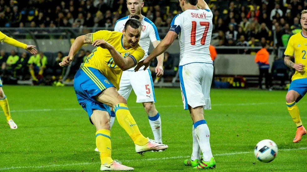 STOCKHOLM 2016-03-29
Sveriges Zlatan Ibrahimovic gör ett underkänt mål under tisdagens fotbollslandskamp mellan Sverige och Tjeckien på Friends Arena i Stockholm
Foto: Janerik Henriksson / TT / kod 10010