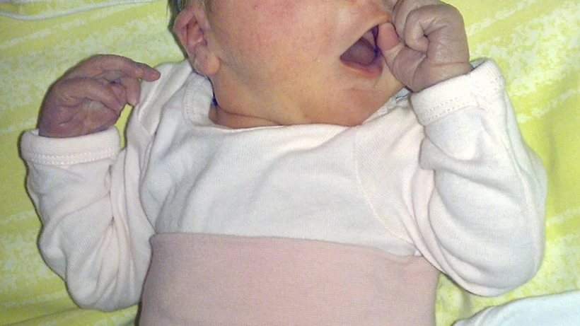 Johanna och Mikael Lüddeckens Persson, Hanaskog, Skåne, fick den 16/3 dottern Clara. Vikt 3 430 g, längd 49 cm. Clara har sju syskon som heter Benjamin, Jolina, Max, Joel, Noah, Efraim och Sam. Mikael är bördig från Strålsnäs, Boxholm.