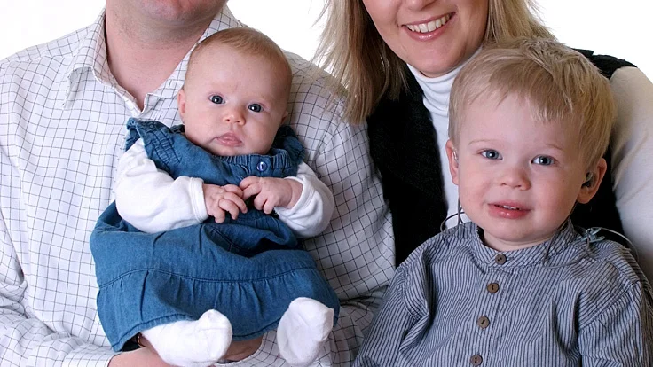 Rebecka Karlström och Magnus Frid, Boxholm, fick den 13/1 en dotter som heter Sanna Karlström. Vikt 3 040 g, längd 48 cm. Storebror heter Rasmus.