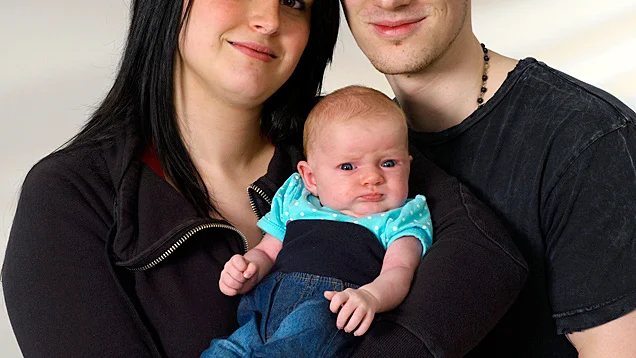 Sofi Eklund och Hampus Waldemar fick den 22/2 en flicka som heter Lowa Eklund. Vikt 3 100 g, längd 51 cm.
