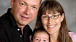 Maria Åhström och Hans Hollén, Lagmansgatan, Mjölby, fick den 6/5 en son som heter Martin. Vikt 3 420 g, längd 50 cm.
