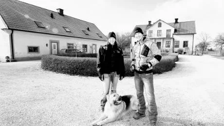 Nya ägare. Bertil Marcusson och Ulrika Pettersson har köptTjauls gård i                             Lummelunda för 6,8 miljoner. Nu satsar de på äventyrsturism med inriktning på hästar, motorcykel och mountainbike.Foto: Rolf Jönsson