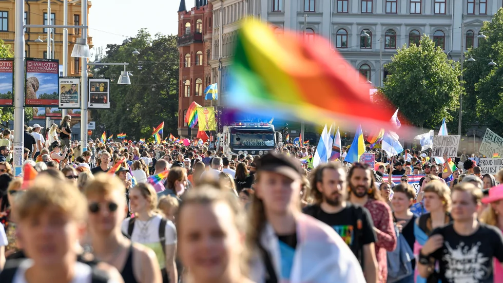 Pridetåget ringlade sig genom Stockholm.
