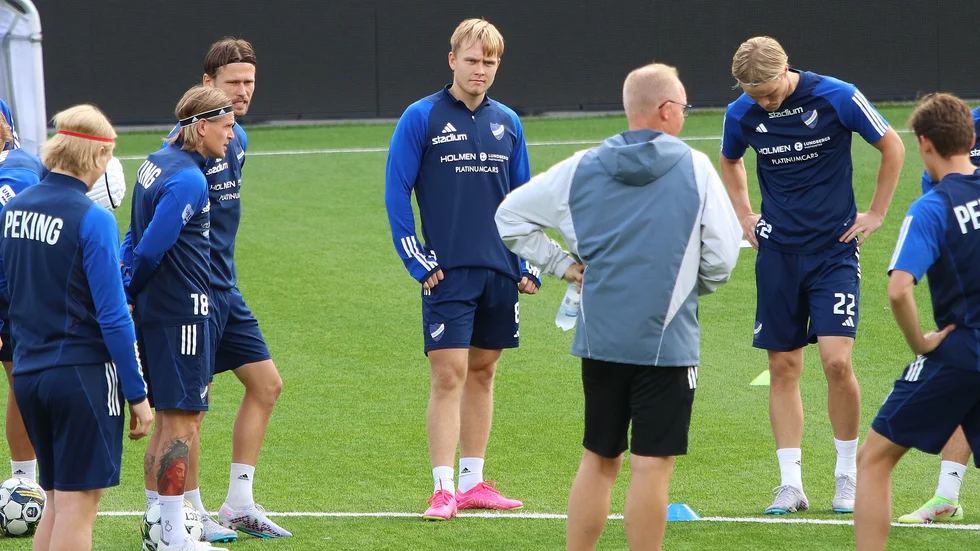 Ísak Sigurgeirsson hoppas kunna göra debut i kamratmötet med Göteborg på måndag.