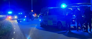 Man anhållen misstänkt för misshandel – skadad man hittad på väg