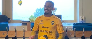 Fick gula hjälmen i derbyt - nu går Riyadh till Maif