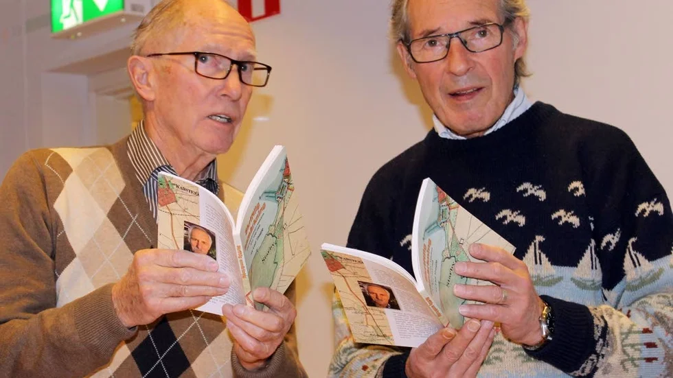 Christer Aschan och Magnus Nyberg. "Vi tittar på bilder från min skoltid",säger Christer.