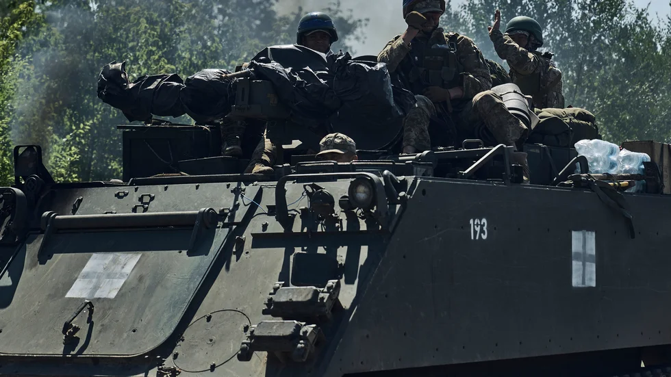 Ukrainska soldater vid fronten i Zaporizjzja-regionen i början av juli i år.
