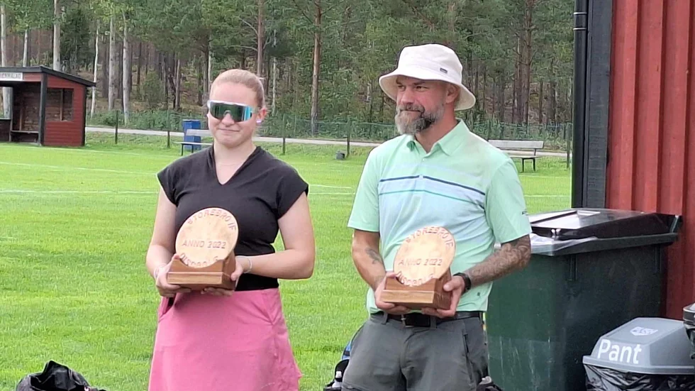 Ida Kennmark och Morten Ekeberg tog hem Storebro IF:s klubbmästerskap i discgolf.
