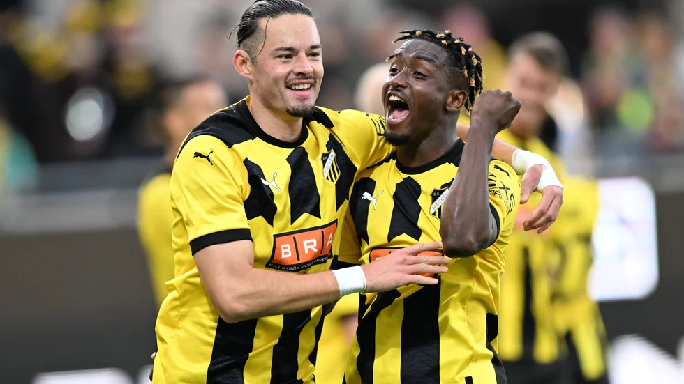 Häckens Amor Layouni (vänster) och Ibrahim Sadiq (höger) skickade Häcken till EL-gruppspelet. Arkivbild.