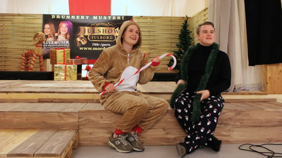 Disa Bäck och Albin Johansson repar in i det sista så att alla nummer sitter till fredagens premiär.