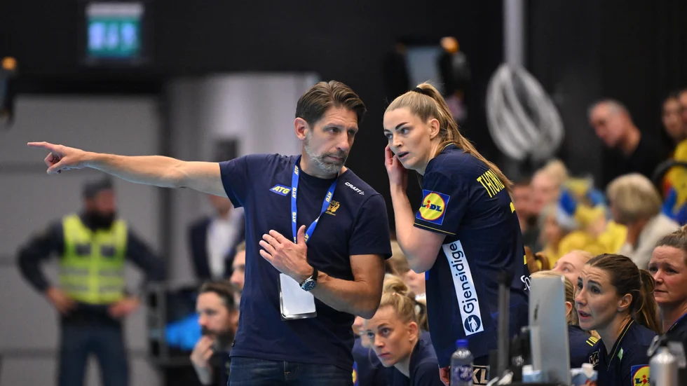 Förbundskapten Tomas Axnér har en del att fundera på inför VM-premiären på hemmaplan.