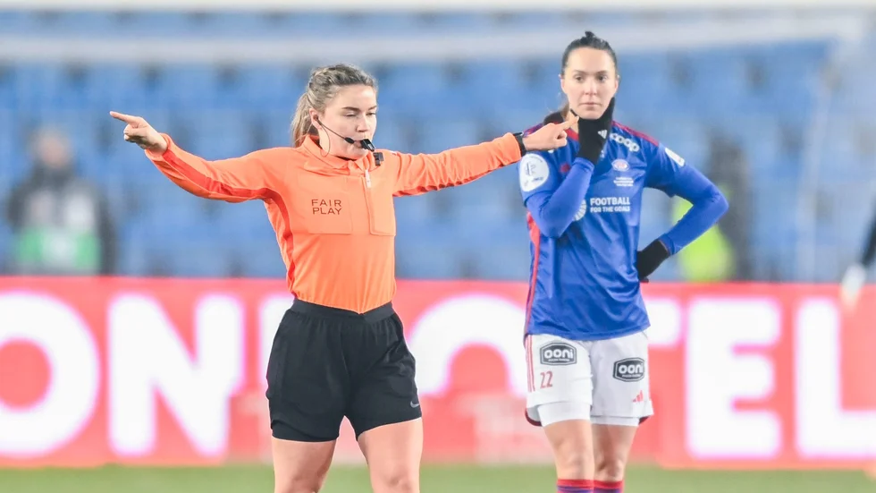 Vålerengen, med de tidigare Unitedspelarna Felicia Rogic (bilden) och Linn Vickius i laget, var ytterst nära att ta den norska cupfinalen till en förlängning. Men målet dömdes bort efter en VAR-granskning.