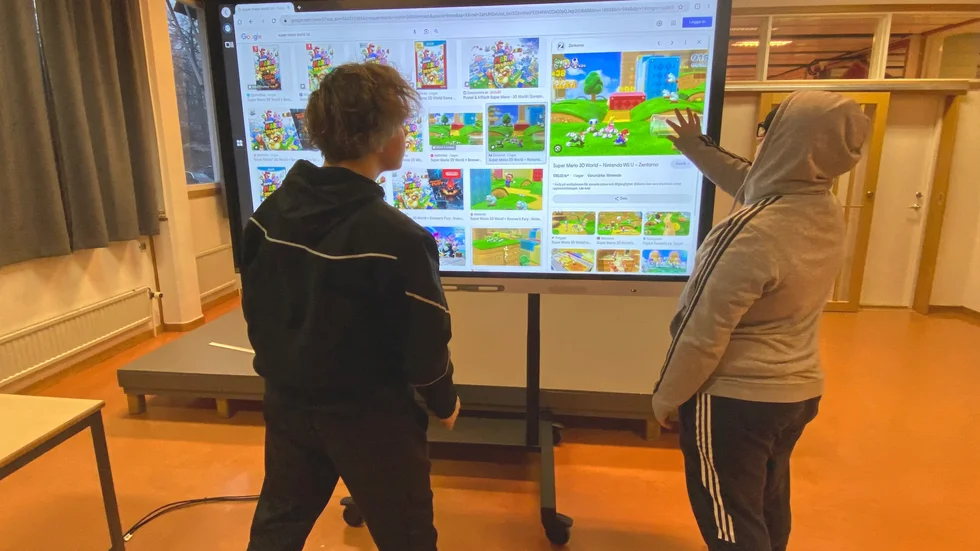 Marcel och Filip diskuterar e-sport. I och med måndagens spel på schemat går studierna lättare resten av veckan.