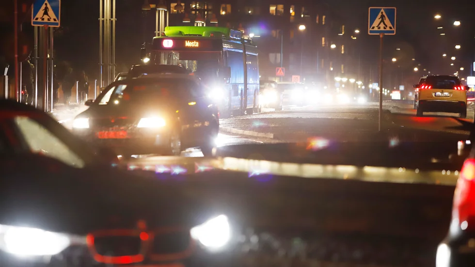 "Gubben på Strandgatan" tycker att trafikanter i Eskilstuna behöver visa varandra mer respekt.