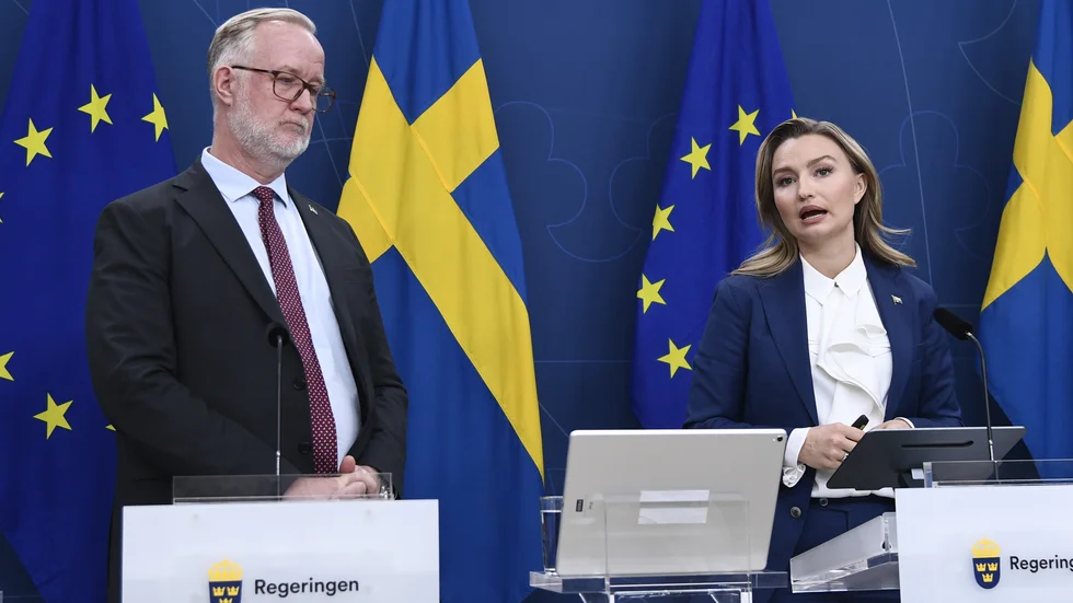 Arbetsmarknadsminister Johan Pehrson (L) och energi- och näringsminister Ebba Busch (KD) under en pressträff där man presenterar nyheter på kärnkraftsområdet. 