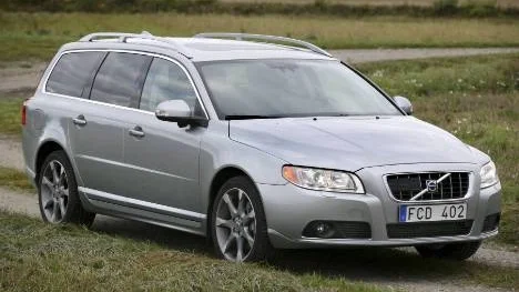 Den ser ut som vilken Volvo V70 som helst, Sveriges folkbil nummer ett. Men under skalet döljer sig exakt samma teknik som i den mera spektakulära XC70-modellen.