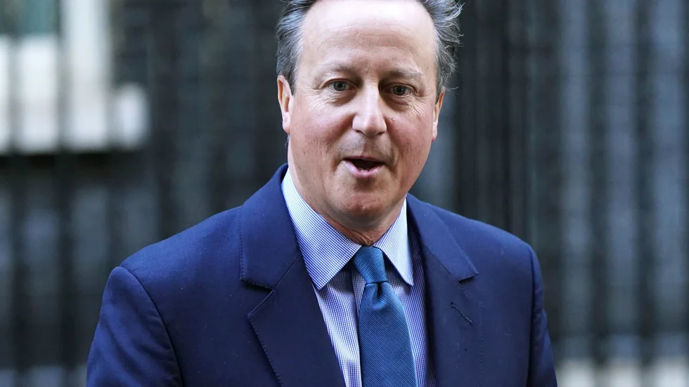 Storbritanniens tidigare premiärminister David Cameron är tillbaka, nu som utrikesminister.