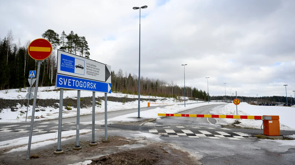 Gränsen mellan Finland och Ryssland vid städerna Imatra och Svetogorsk. Arkivbild.
