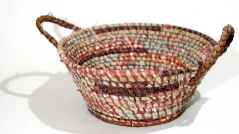 Korgen i textil är handgjord på Madagaskar och kommer från danska Rice. Kostar cirka 259 kronor i butik. www.rice.dk.