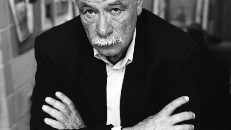 W. G. Sebald (1944–2001) var författare och professor i tysk litteratur. Han räknas till en av förra seklets viktigaste författare. Han dog i en bilolycka orsakad av en hjärtinfarkt.