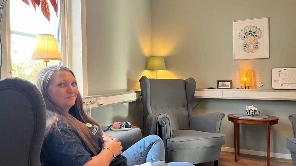 Karin Vincze är psykolog på Underfundarna psykologi i Katrineholm, där hon erbjuder familjesamtal och parterapi till alla sorters konstellationer. 