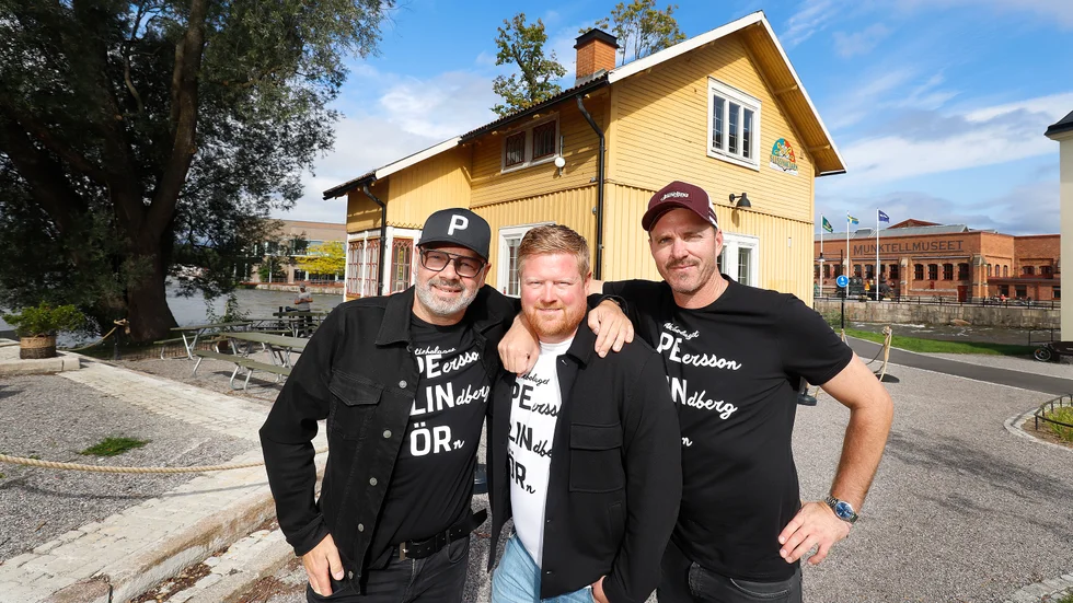 För ett år sedan köpte Mikael Örn, Viktor Persson och Morgan Lindberg konkursade Eskilstuna Ölkultur. Januari återöppnades den populära bryggeripubben och i slutet av juni   den nyrenoverade sommarpubben Slussvaktaren.