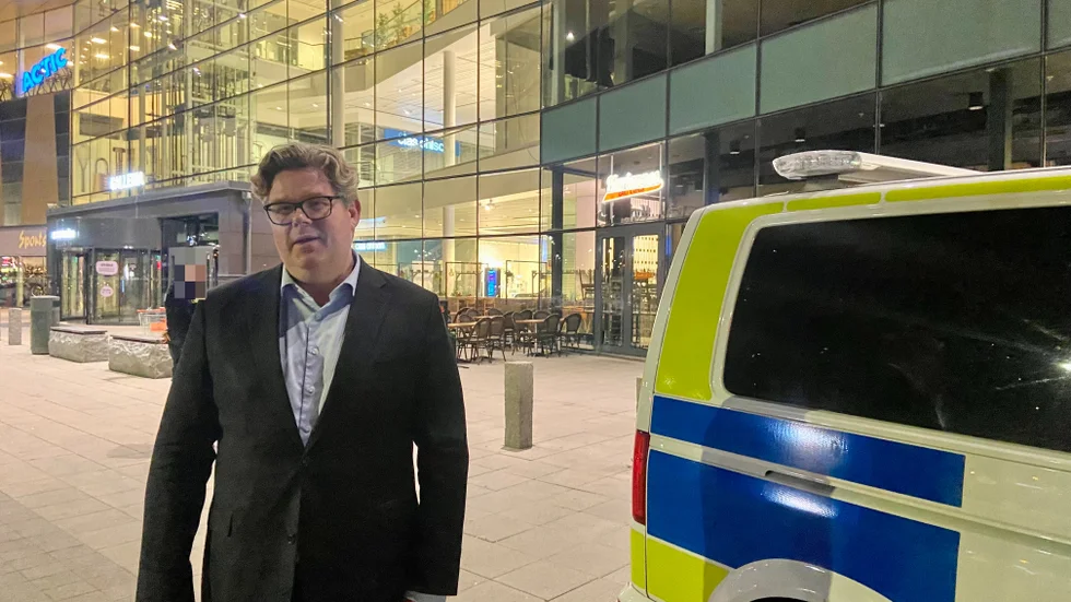 Justitieminister Gunnar Strömmer (M) på blixtvisit i Uppsala under tisdagen med anledning av våldsvågen. På kvällen medverkade han i SVT:s Aktuellt från Uppsala. 