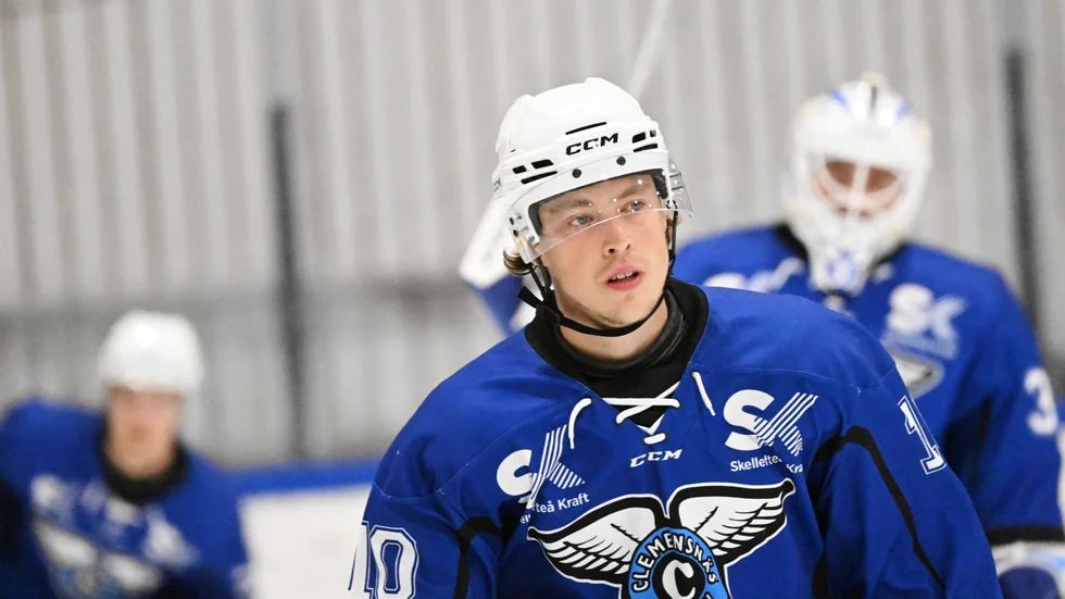 Robin Johansson har förlängt sitt kontrakt med Clemensnäs.
