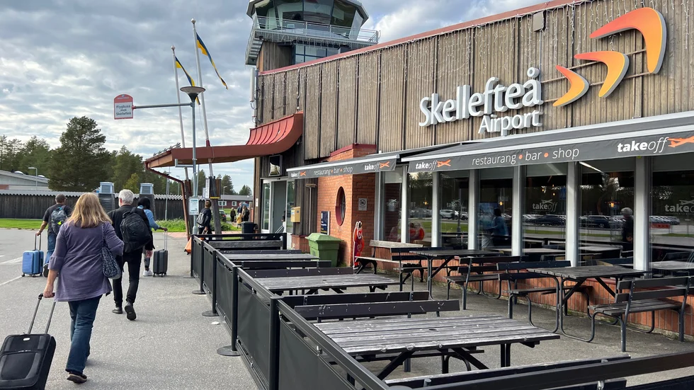 Flygtrafiken mellan Skellefteå och Stockholm dras med flera förseningar, samt inställda avgångar på måndagen.
