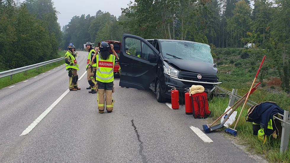 En person fick föras till sjukhus efter olyckan på 35:an på måndagen.