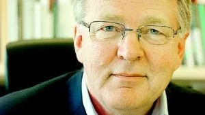 På krigsstigen. Arbetslöshetsminister Hans Karlsson försvarar de vanställda resterna av "den svenska modellen".Foto Gunnar Lundmark /SCANPIX