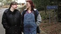  Vi trivs alldeles förträffligt i Totebo. Nu ska vi bara se att få ordning på våra lägenheter som Stångåkonsult lovade att iordningställa åt oss vid inflyttningen.
Foto: MARGARETA LJUNGBLAD