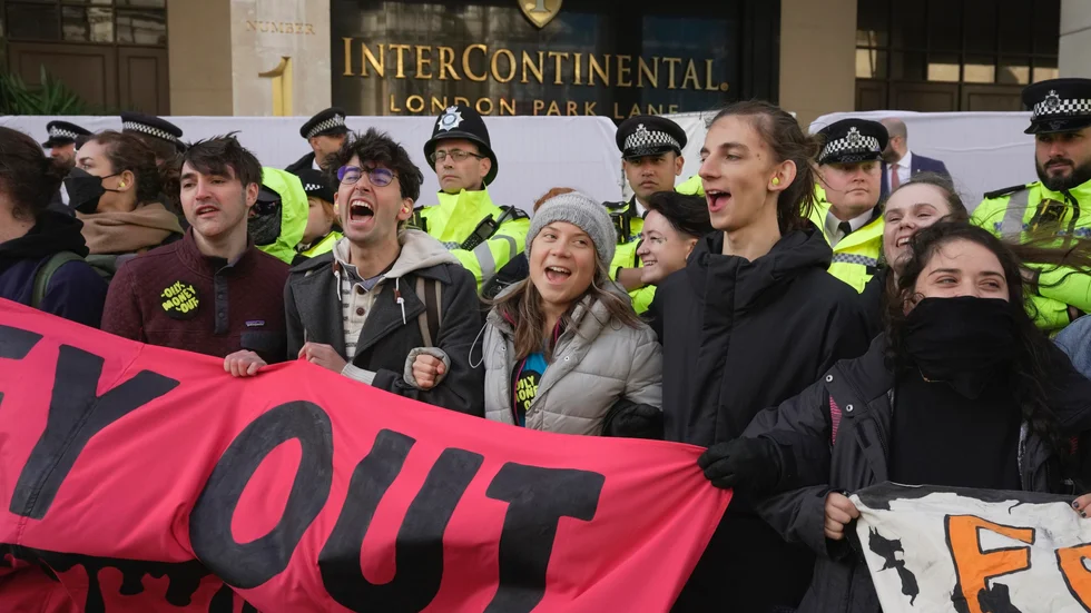 Greta Thunberg under protestaktionen i London i måndags.