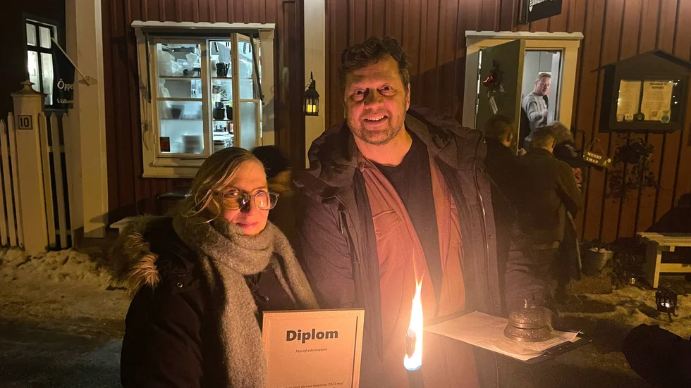 Vinnaren i snapsvisetävlingen blev Maria Mia Hammarsten. "Hennes snapsvisa har allt", säger Johan Petersson.