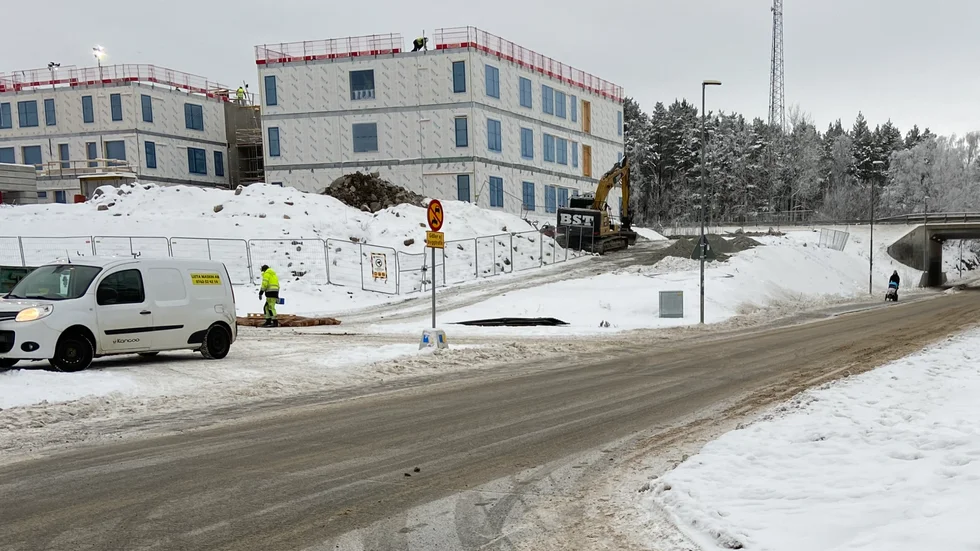 Gatan kommer att vara uppgrävd, och därmed avstängd för genomfartstrafik, under perioden 11–18 december.