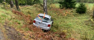 Somnade vid ratten efter arbetspass – krockade med träd