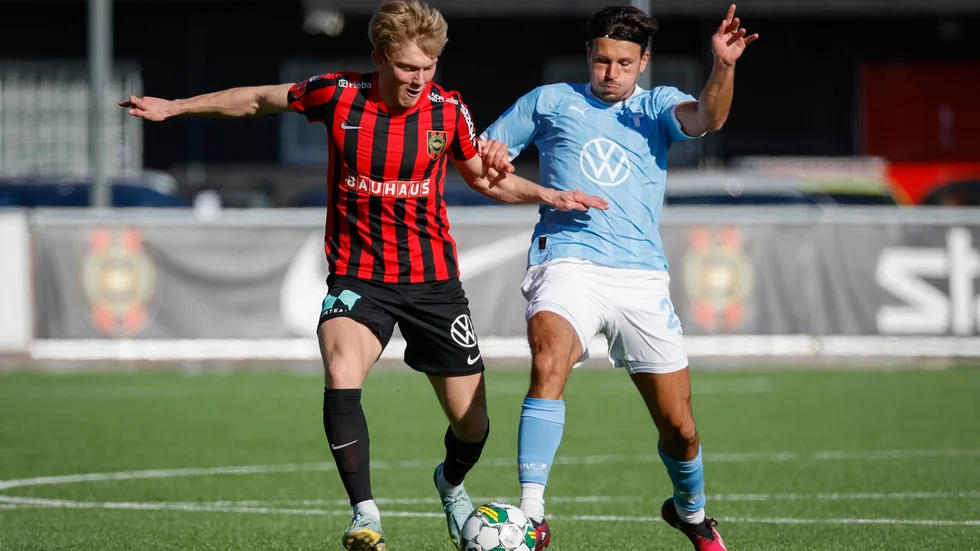 Malmös Stefano Vecchia (till höger) kan göra comeback efter blodförgiftningen på måndag. Arkivbild.