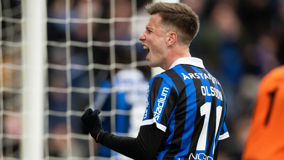 Filip Olsson i matchsituation under fjolåret. Nu har mittfältaren saknats på grund av skada i ett års tid. Men comebacken närmar sig.