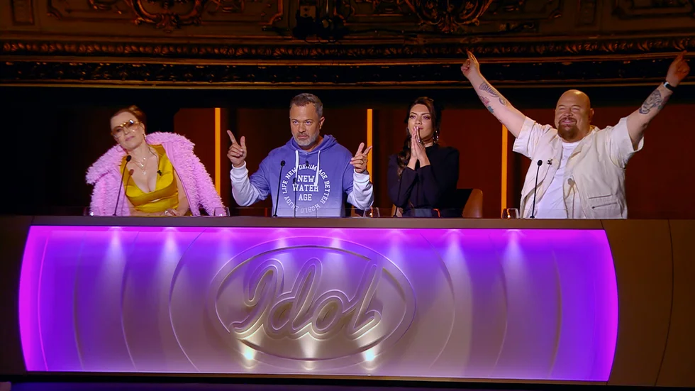 Idol-juryn, bestående av Kishti Tomita, Alexander Kronlund, Katia Mosally och Anders Bagge, golvades av Uppsalatjejen Louisa Hoxhas sång.