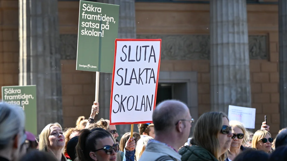Bild från en manifestation i maj detta år, när Sveriges Lärare arrangerade en manifestation mot nedskärningarna i skolan. 