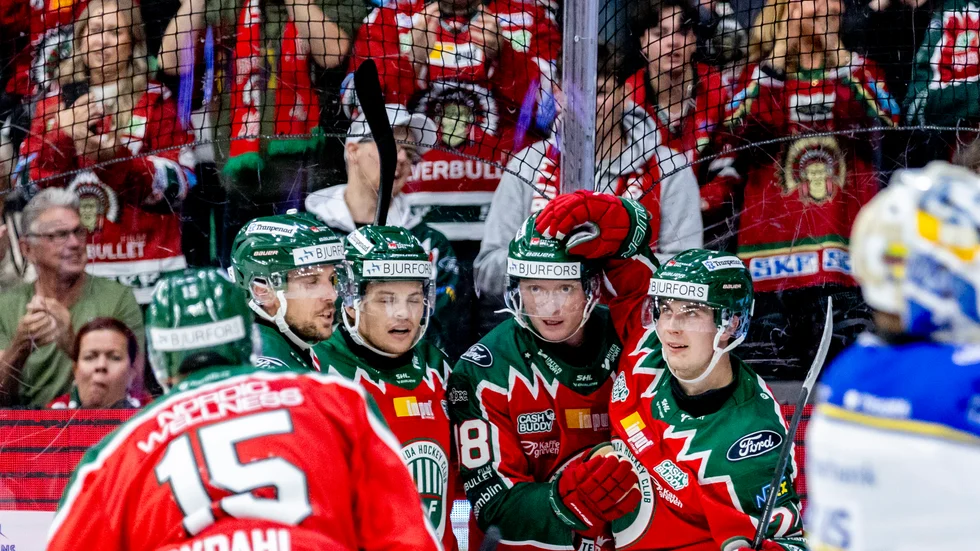 Carl Klingberg (mitten) grattas efter ett av målen mot Leksand.